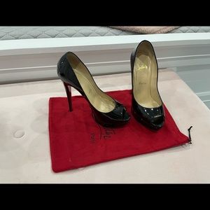 Christian louboutin Lady peep toe size 8 heels in black patent leather